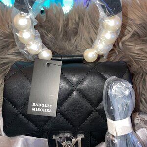 BADGLEY MISCHKA CROSSBODY/ WRISTLET BAG
